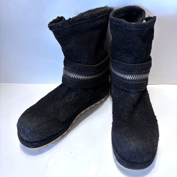 COMME DES GARCONS Textured Leather Zipped Ankle Boots in Black Size 8 - Picture 2 of 14